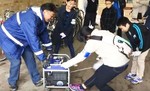 避難所防災訓練に参加しましょう。 四谷小学校での訓練雨天実施の様子です。Let's participate in a d 避難所防災訓練に参加しましょう。 四谷小学校での訓練雨天実施の様子です。Let's participate in a d