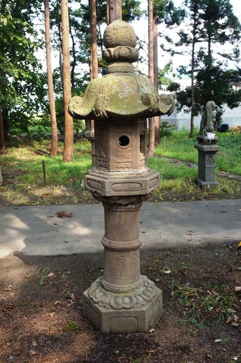 灯籠 西田沢八幡宮 灯籠 西田沢八幡宮