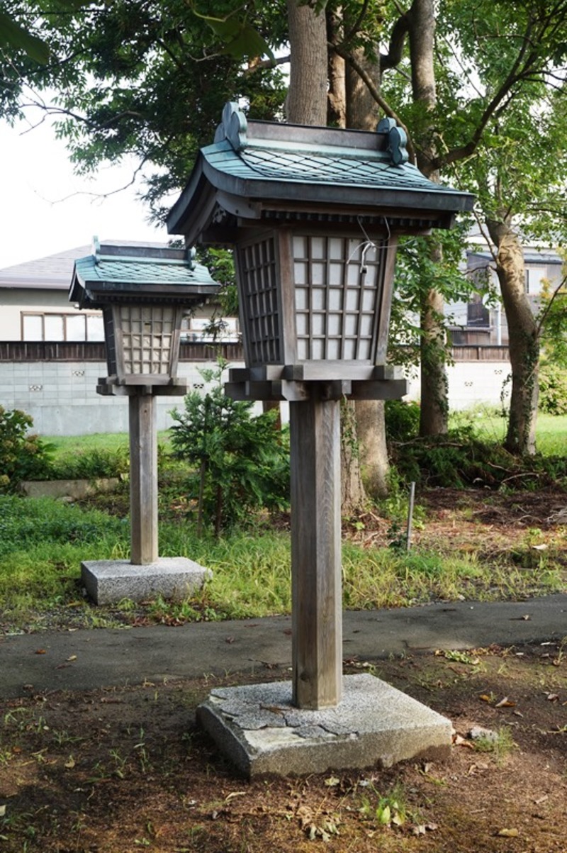 灯籠 西田沢八幡宮 灯籠 西田沢八幡宮