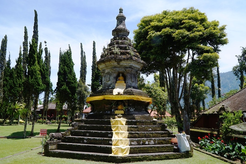 仏塔 ストゥーパ stupa Pura Ulun Danu Bratan 仏塔 ストゥーパ stupa Pura Ulun Danu Bratan