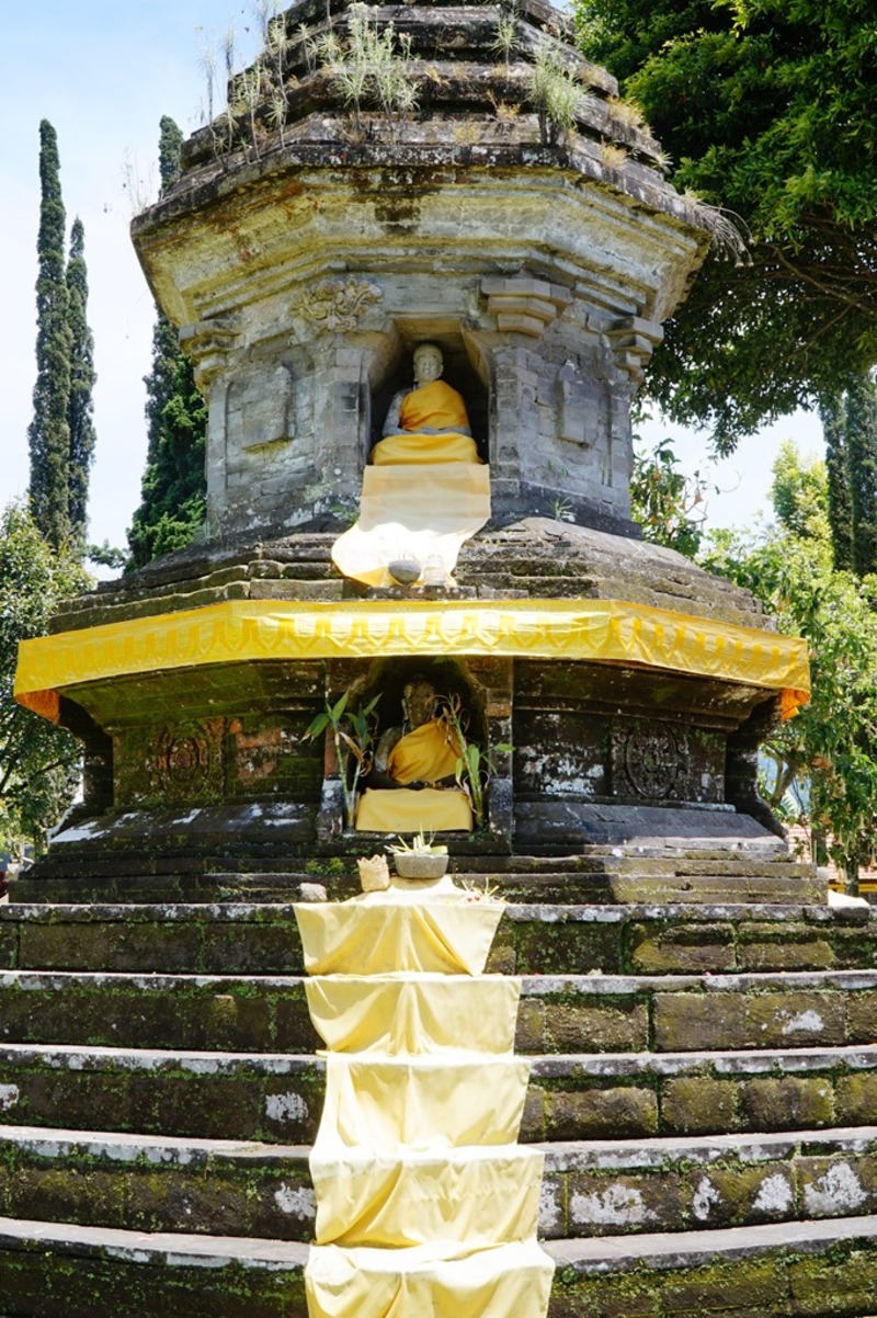 ストゥーパの仏像 stupa Pura Ulun Danu Bratan ストゥーパの仏像 stupa Pura Ulun Danu Bratan
