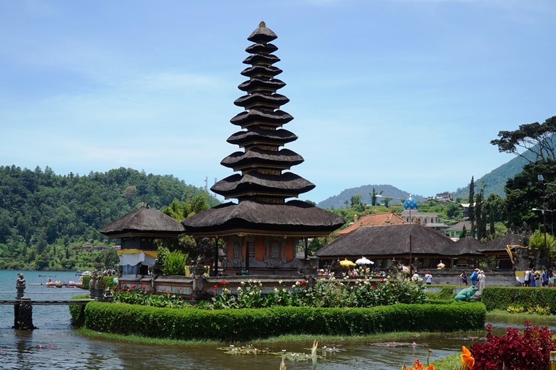 リンガ・ペタック寺院 Pura Ulun Danu Bratan リンガ・ペタック寺院 Pura Ulun Danu Bratan