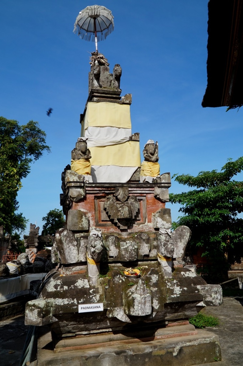 パドマサナ padmasana Pura Penataran Sasih パドマサナ padmasana Pura Penataran Sasih
