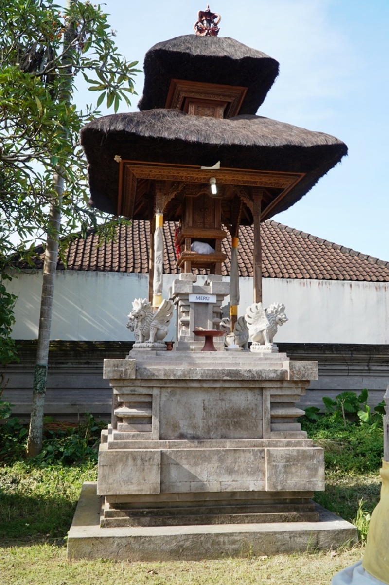 メル MERU Pura Penataran Sasih メル MERU Pura Penataran Sasih