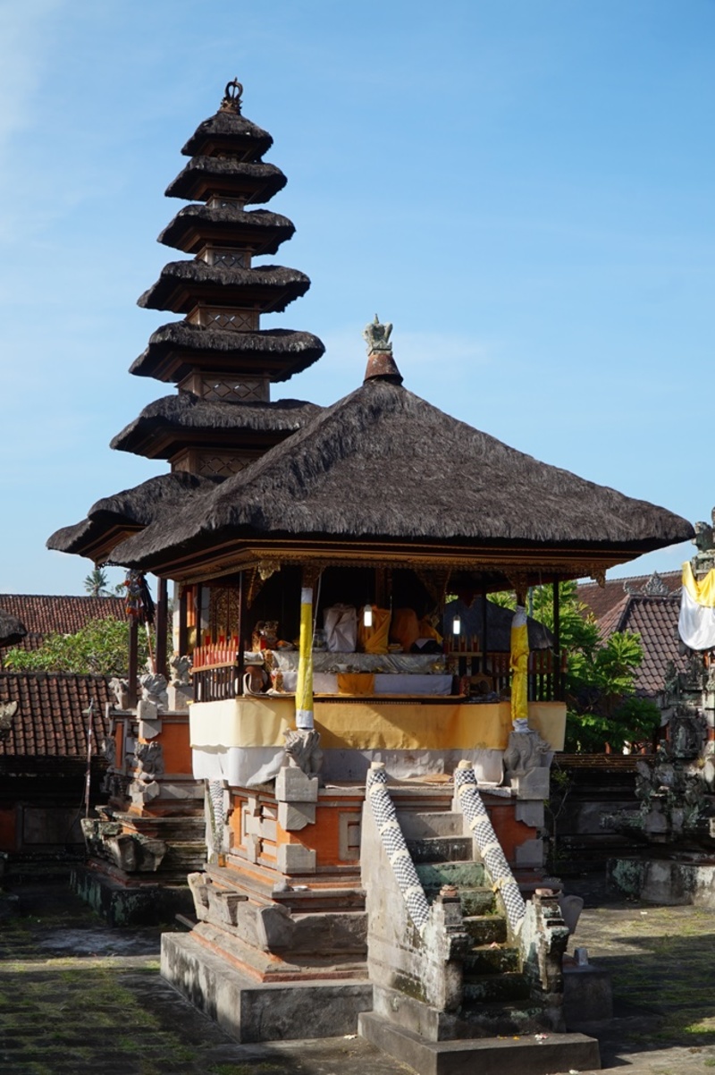 祈りの場と7層のメル Pura Taman Sari 祈りの場と7層のメル Pura Taman Sari