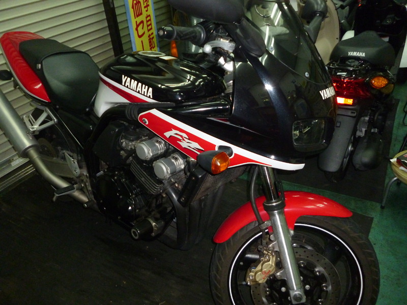 Fz400 yamaha фото