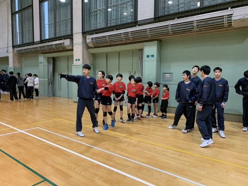 東北高校　バレーボール部　ユニフォーム 東北高校バレーユニフォーム - メルカリ