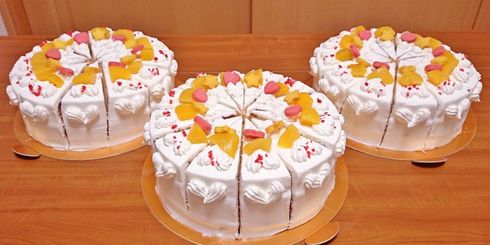 黄桃ショートケーキ