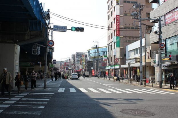 足立区 綾瀬駅前の様子