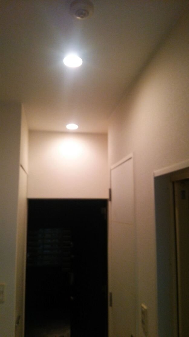 柏市 アクセントクロス施工中1