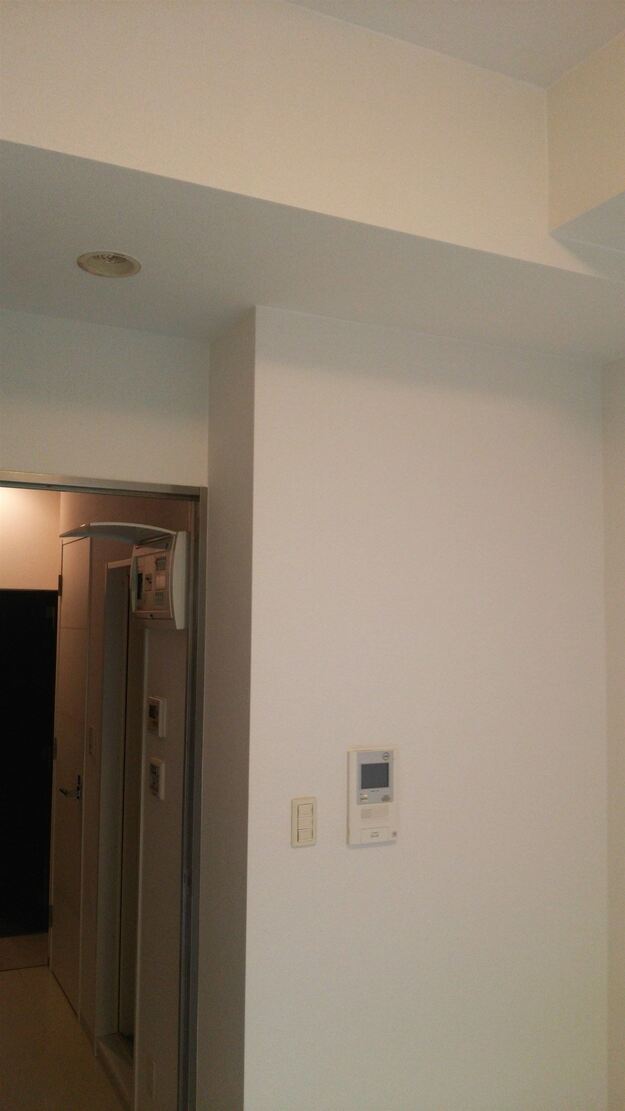 柏市 アクセントクロス施工中2
