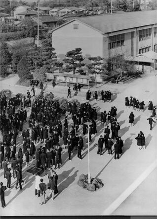 京都府立城南高等学校昭和46年(1971年)卒のホームページ 卒業