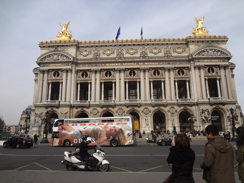 ツアー旅行 パリ・ルーブル美術館の写真アルバム