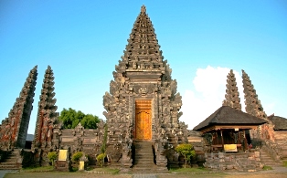 ウルン・ダヌ・バトゥール寺院
