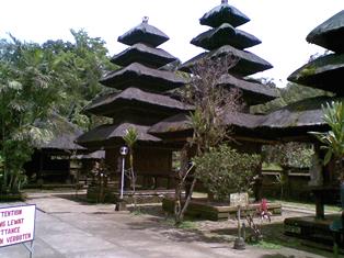 ルフールバトゥカウ寺院