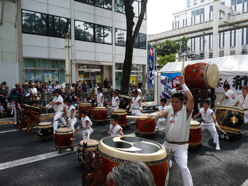 和太鼓白鳳のオフィシャルホームページ 千葉の親子三代夏祭り 太鼓の競演 千葉踊り