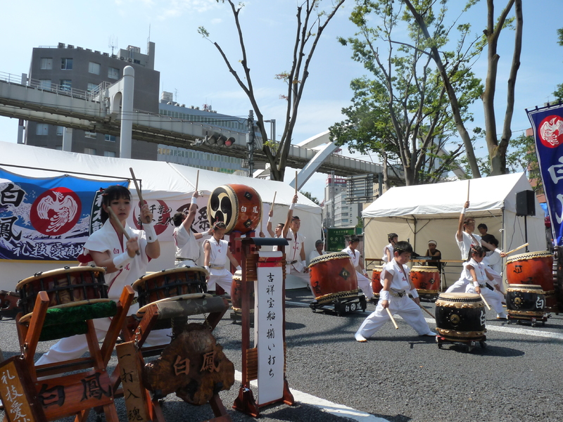 和太鼓白鳳のオフィシャルホームページ 千葉の親子三代夏祭り 太鼓の競演 千葉踊り
